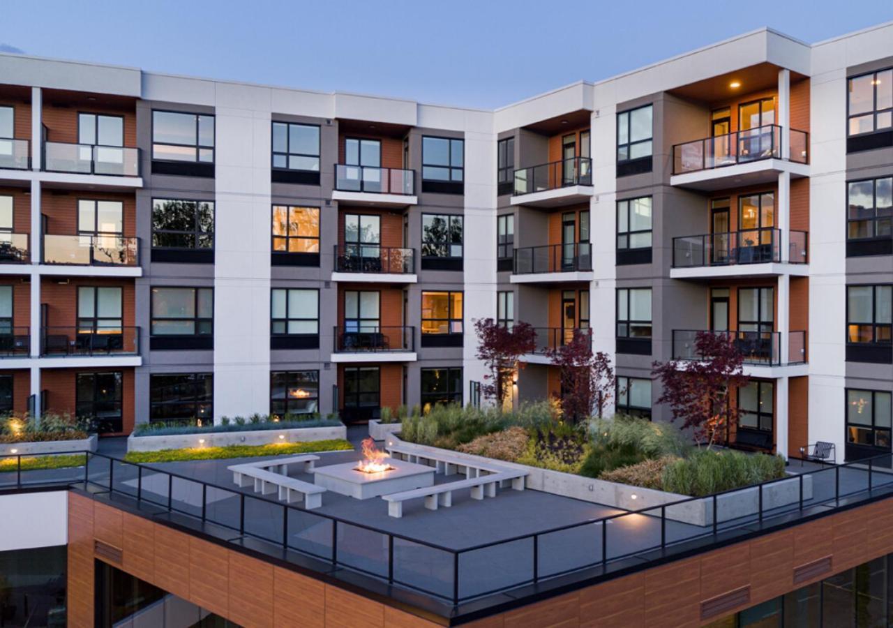 The Shore Kelowna Exterior photo
