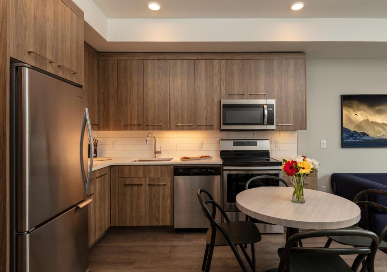 The Shore Kelowna Exterior photo